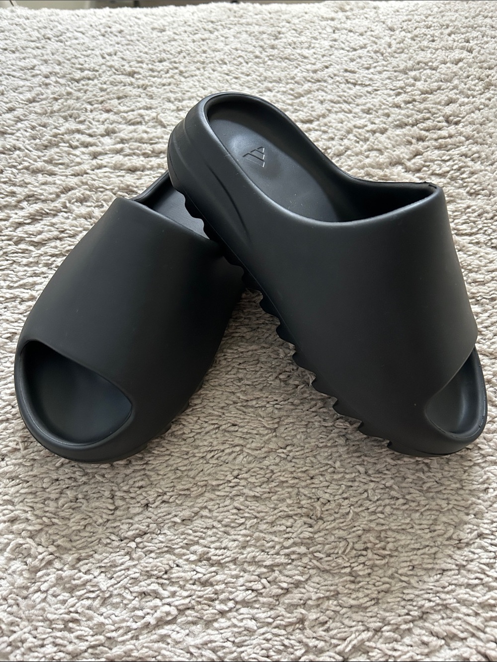 Yeezy black kids size 5